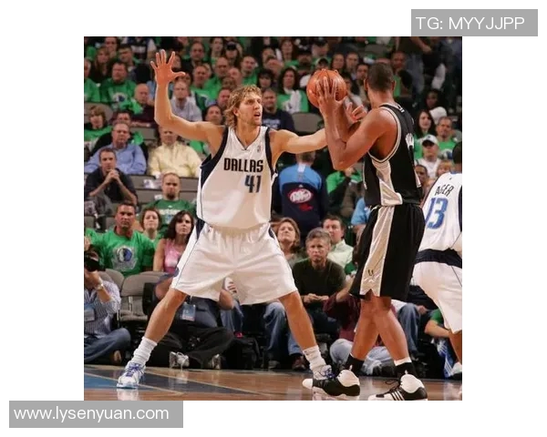 2006年NBA季后赛马刺与小牛的激烈对决回顾与分析